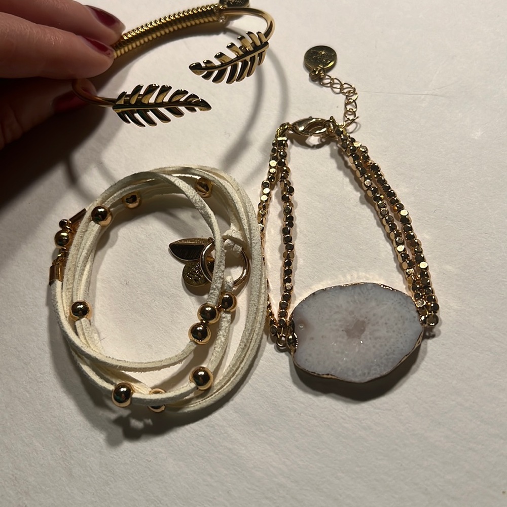 Kinsley Armelle white and gold stackable set